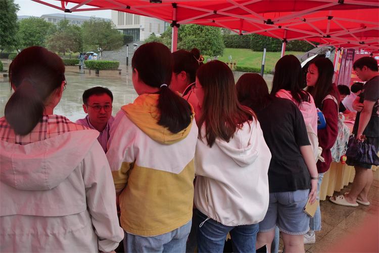2024年全国研究生招生现场咨询会重庆场圆满举行，助力学子升学梦