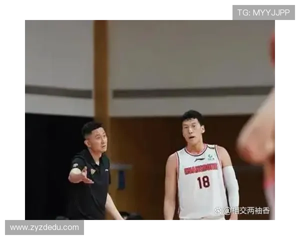 广东男篮主帅杜锋亲临现场助威广东女篮新赛季首战精彩揭幕